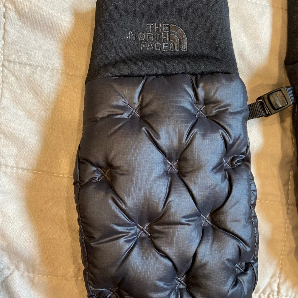 The North Face Women’s Insulated Puffy Mittens